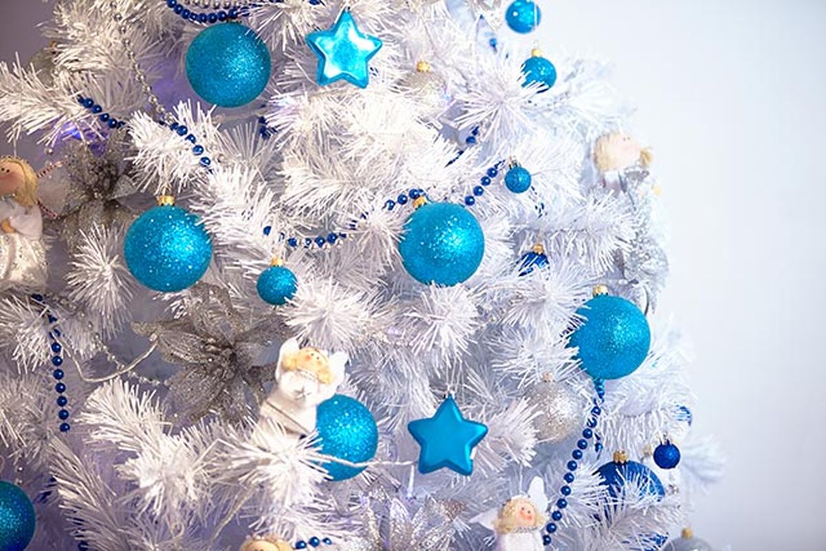 decorar arbol blanco adornos turquesas