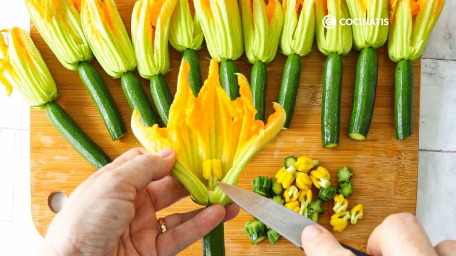 Limpiamos las flores de calabacín Limpiamos las flores de calabacín
