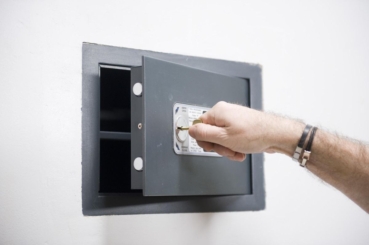 brico 0546 Instalacion caja seguridad xl