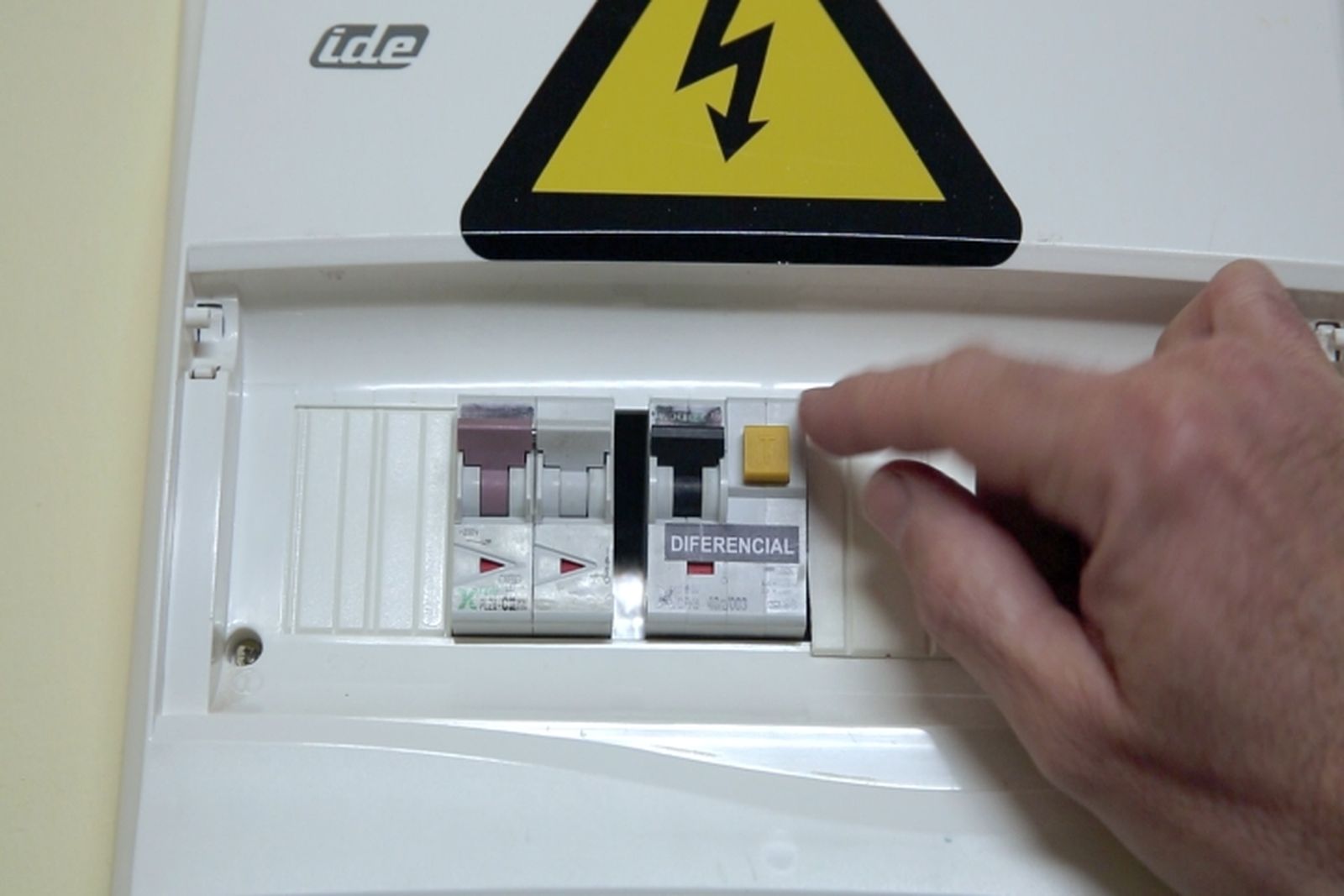 Localizar avería en instalación eléctrica paso 4 Localizar avería en instalación eléctrica paso 4