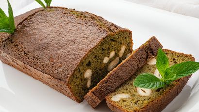 Bizcocho de acelgas y frutos secos, receta de Karlos Arguiñano