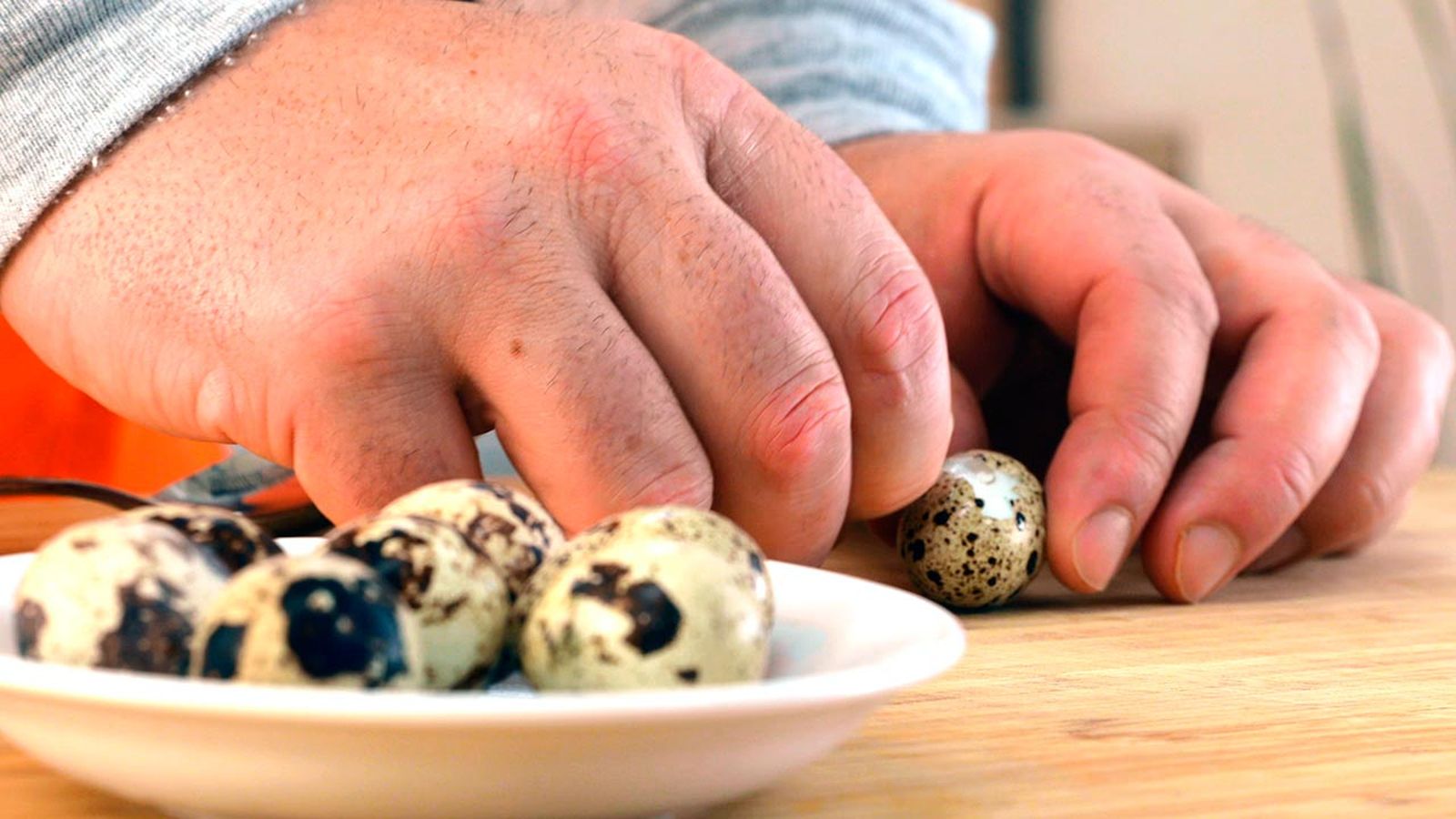 Huevos de codorniz rebozados con almendra paso 3 Huevos de codorniz rebozados con almendra paso 3
