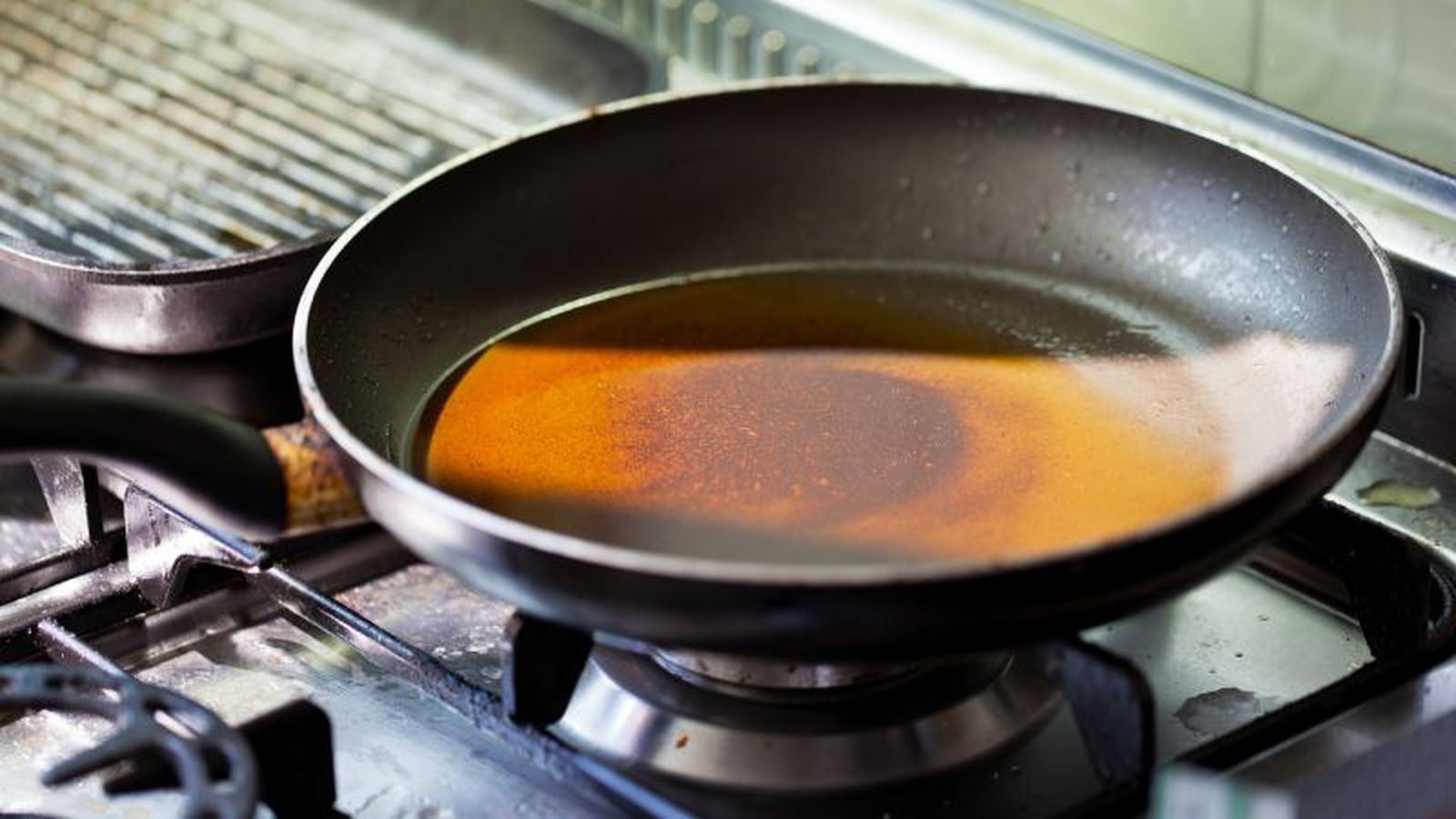 Sartén con aceite usado Sartén con aceite usado
