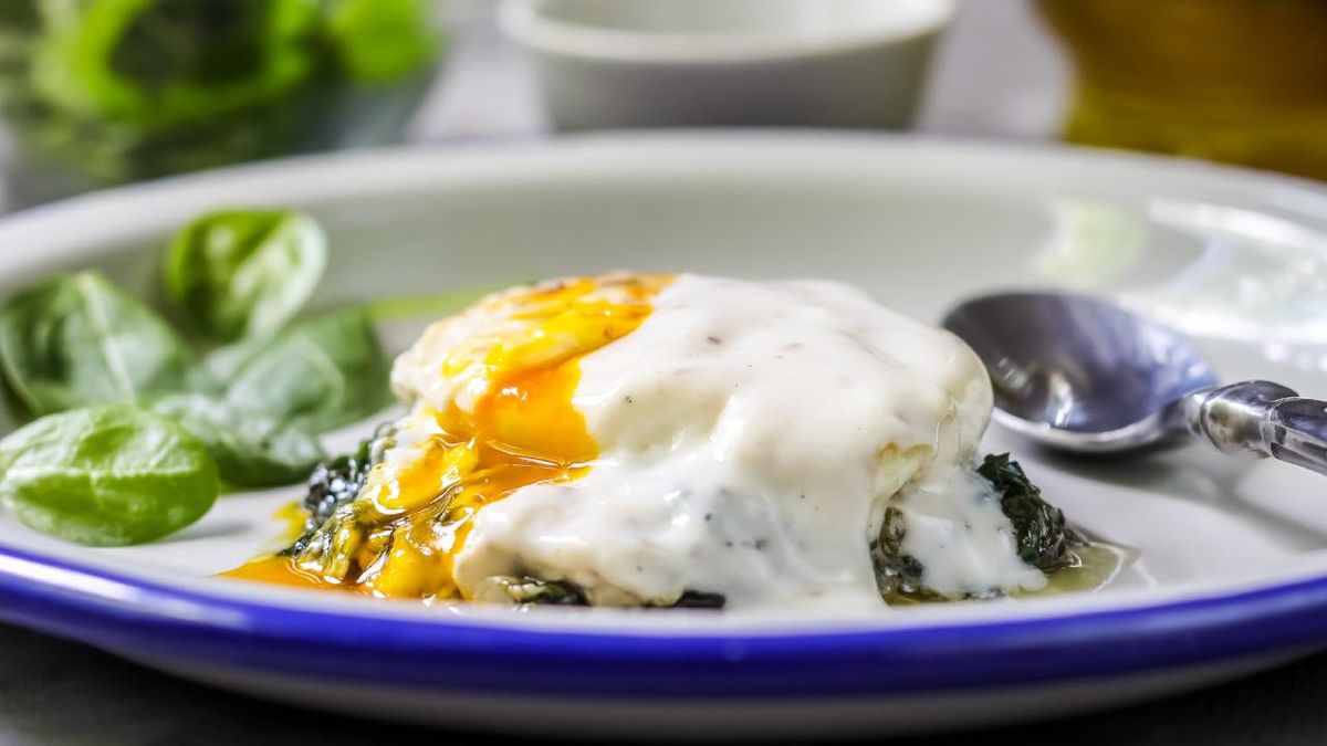 plato huevos florentina