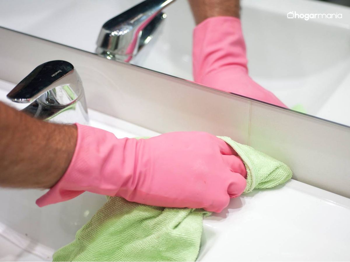 Elimina los resto y limpia la zona