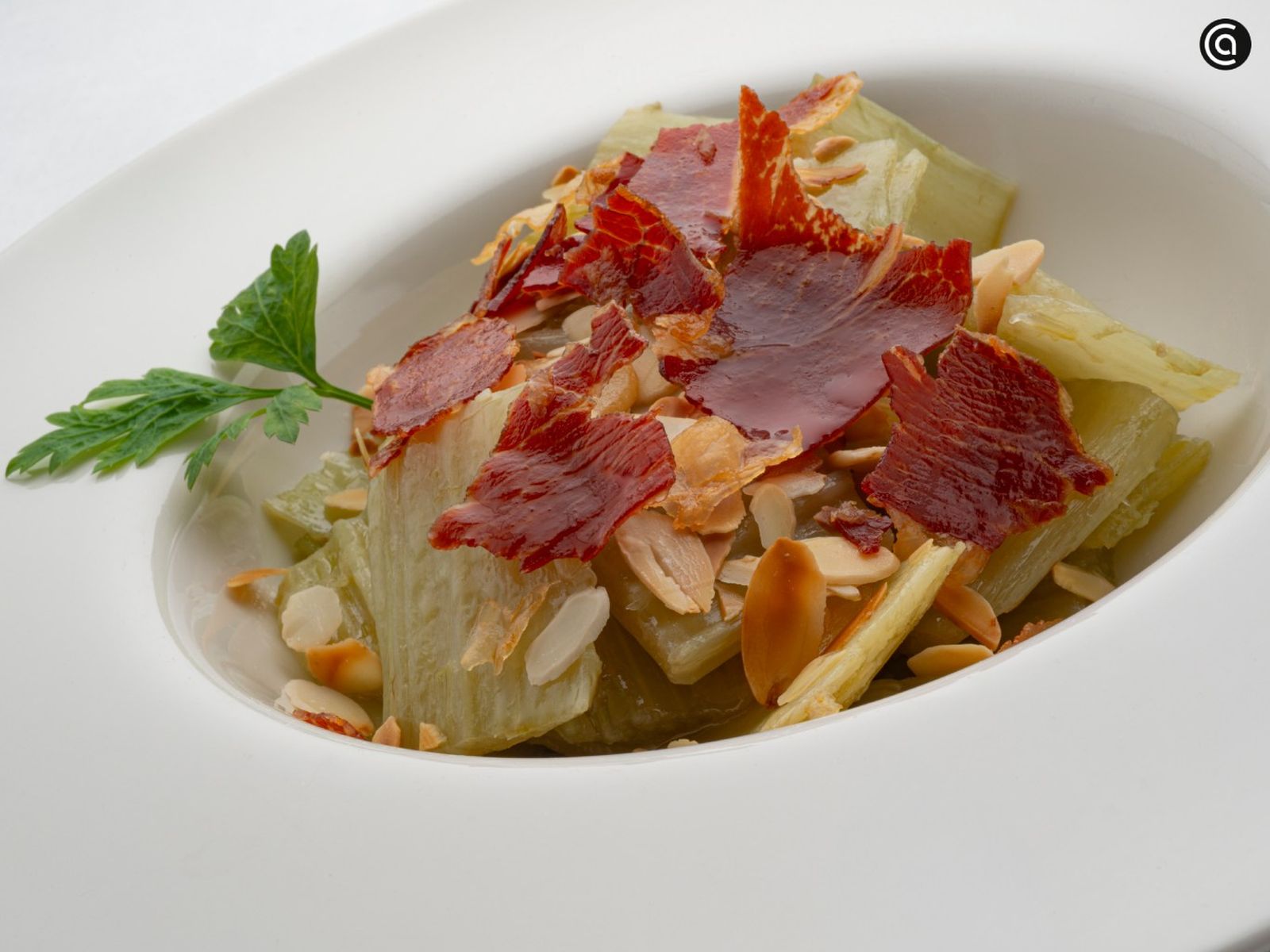 Cardo con almendras y jamón, receta de Karlos Arguiñano