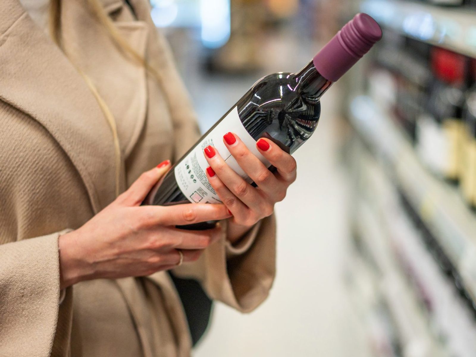 Tómate un momento para leer la etiqueta de un vino