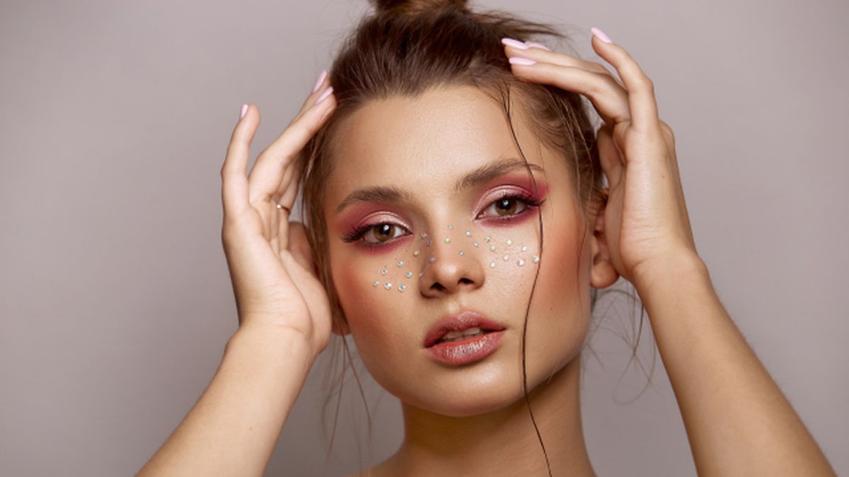 estas son las 6 tendencias mas importantes en el mundo del maquillaje para 2023 adornos