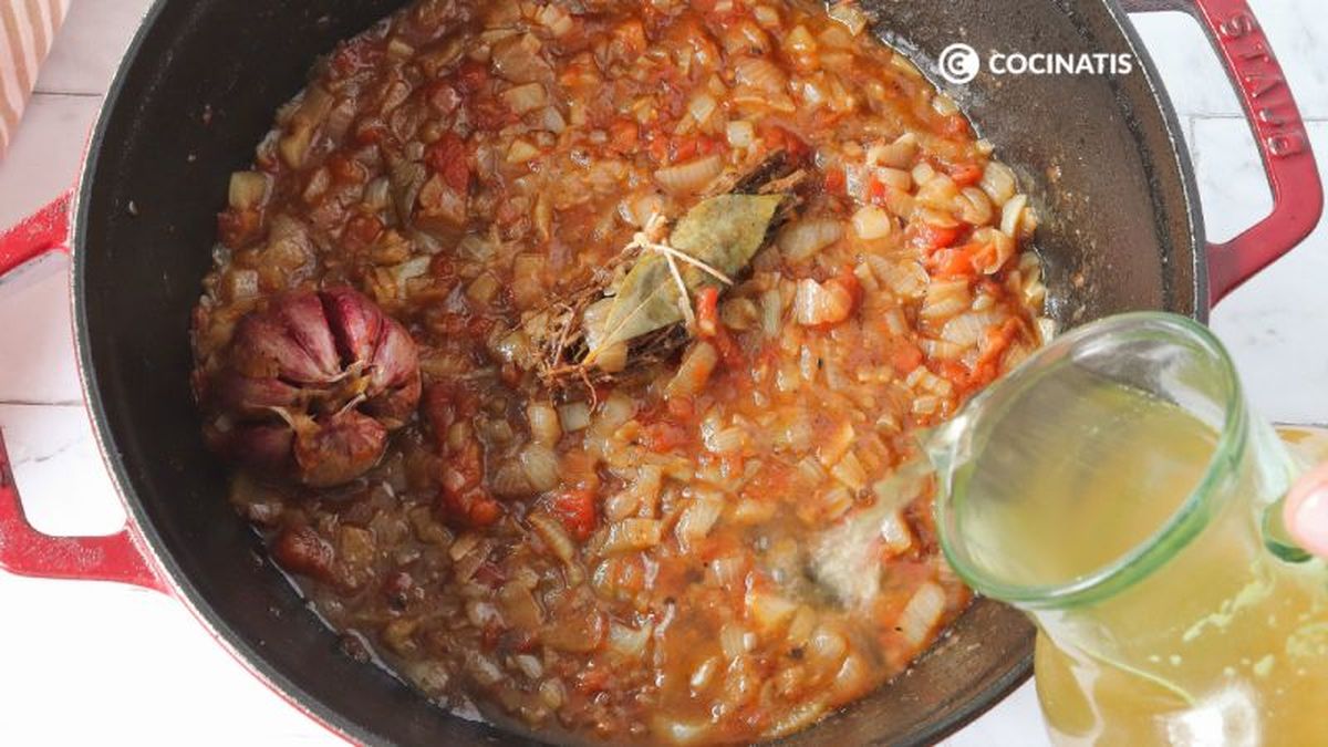 Agregamos el caldo al sofrito