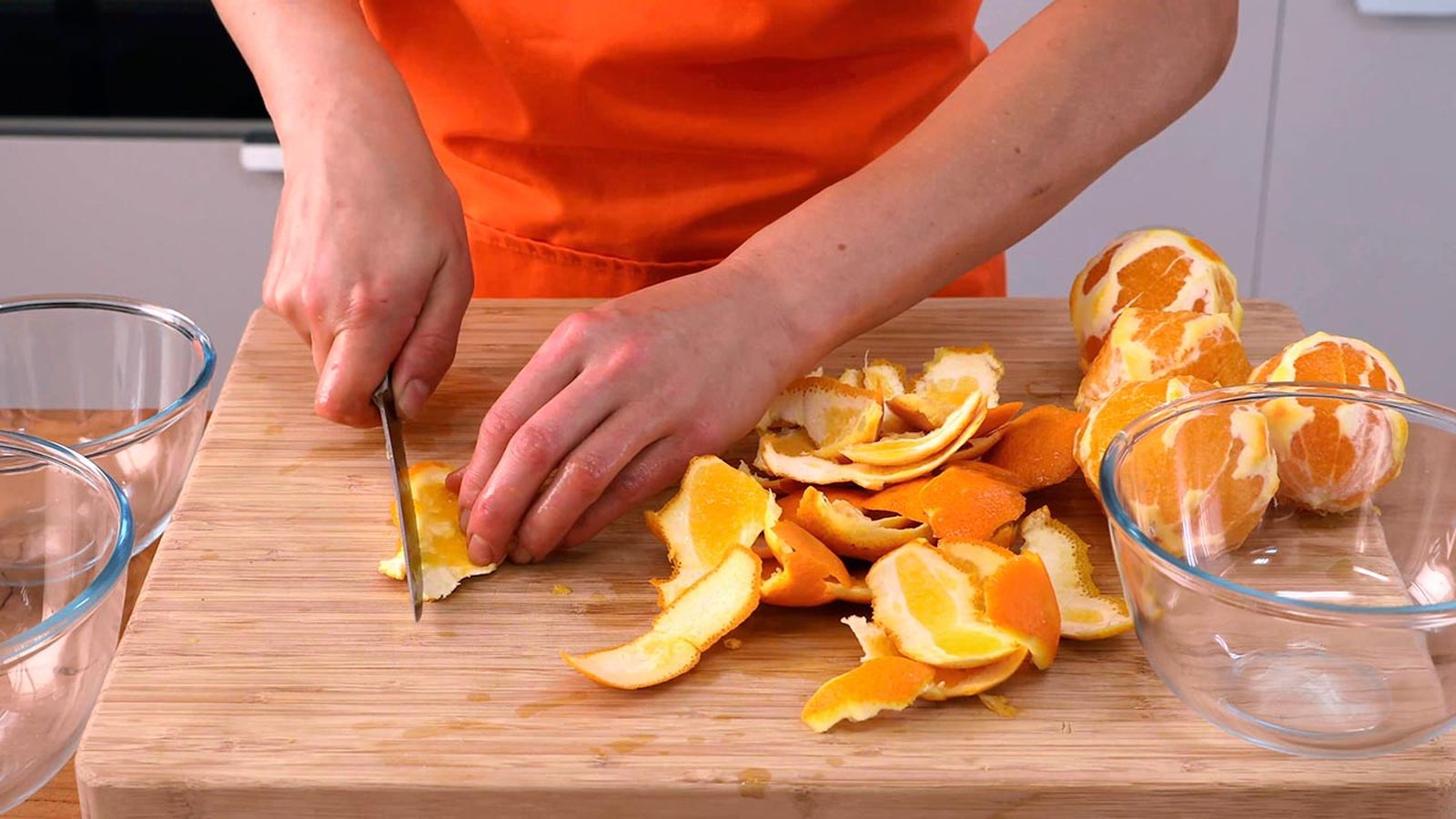 Pela las naranjas Receta de mermelada de naranja paso 1