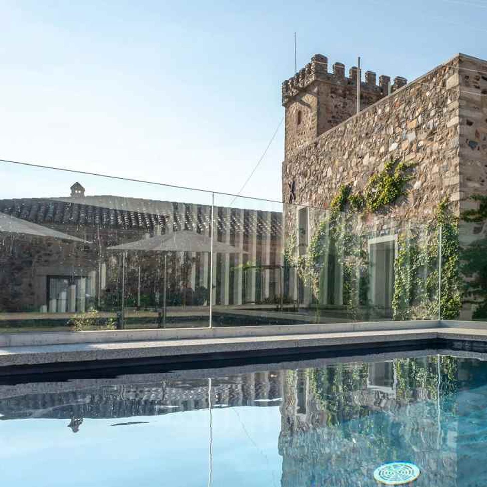 La piscina del hotel Atrio, en Cáceres, con tres llaves Michelin La piscina del hotel Atrio, en Cáceres, con tres llaves Michelin