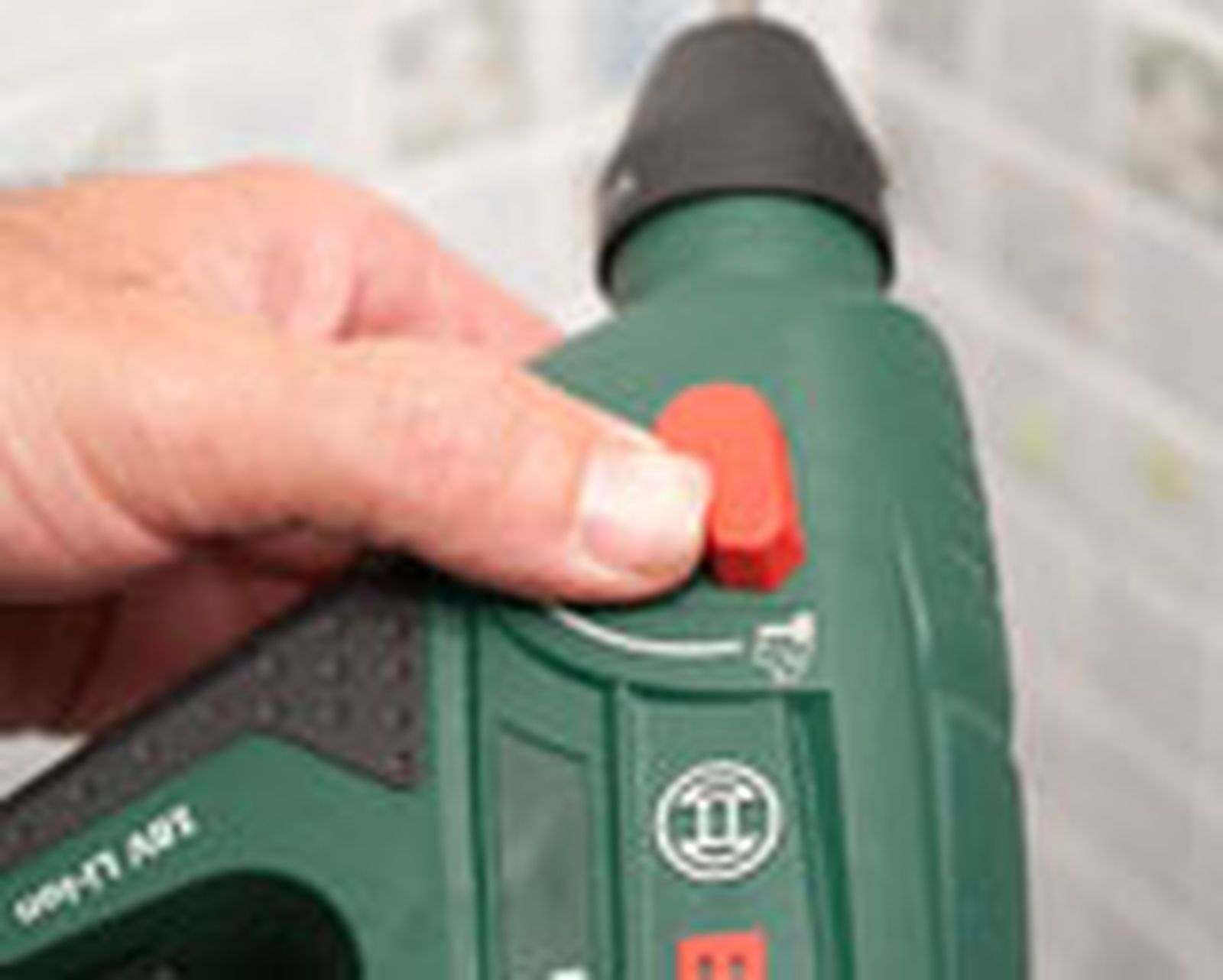Brico1 0655 colocar balda angulo paso 5
