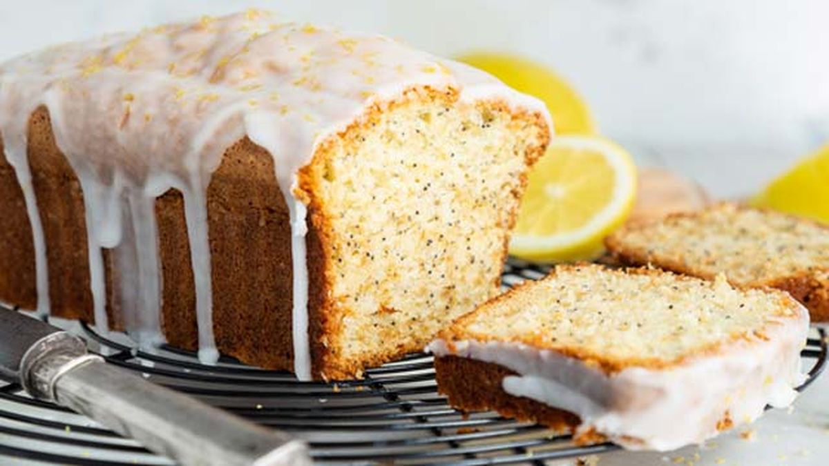 bizcocho con semillas de amapola y glaseado