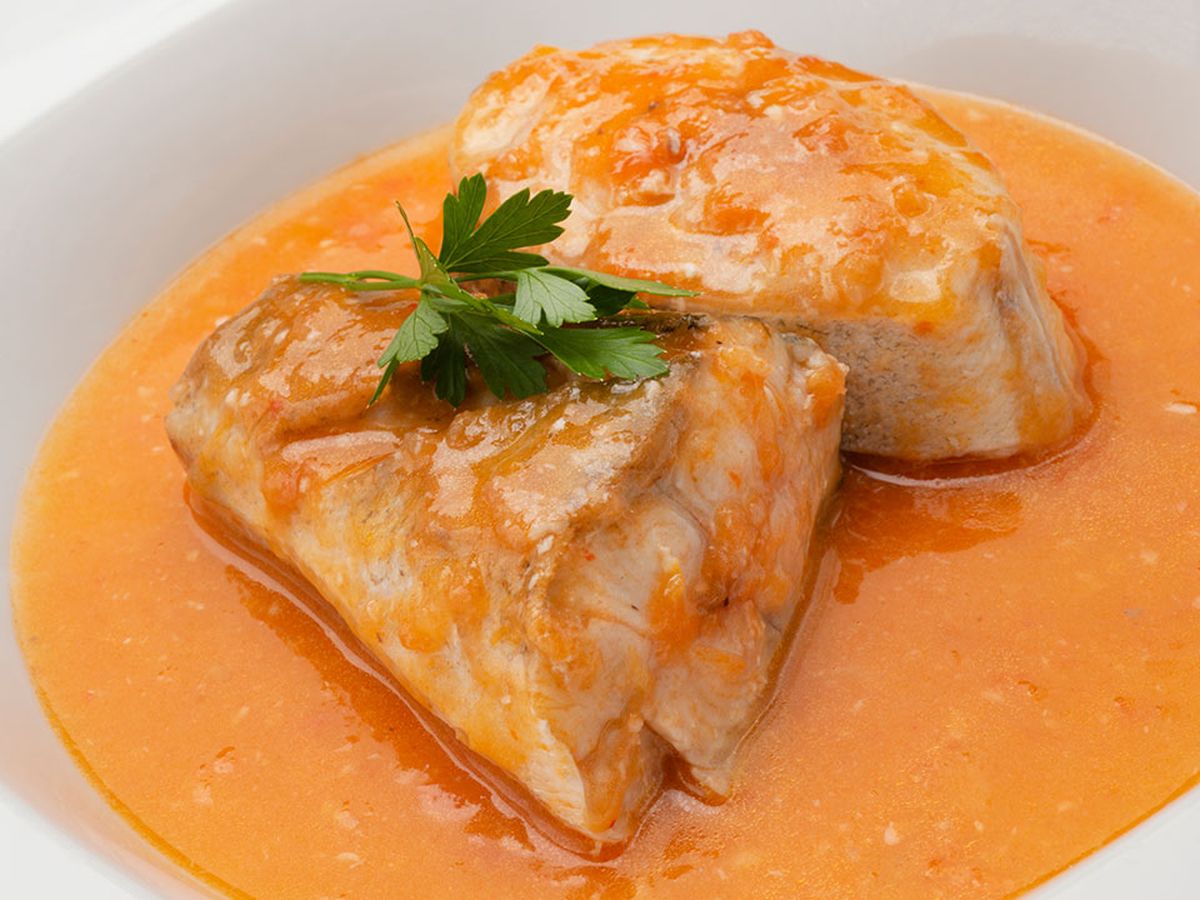 Fogonero en salsa de tomate y pimiento, receta de Karlos Arguiñano