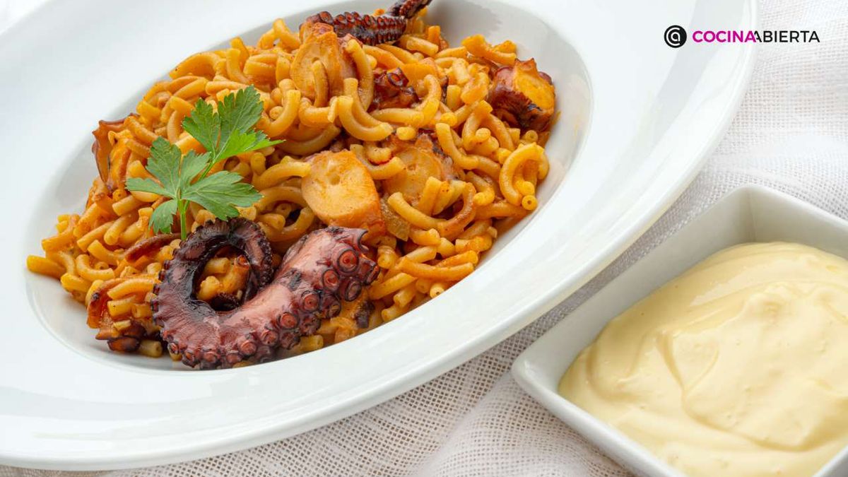 Fideuá con pulpo y alioli, un plato de lujo al estilo Arguiñano