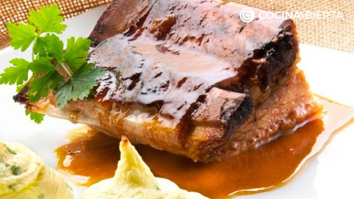 costilla de ternera asada con zumo de uva
