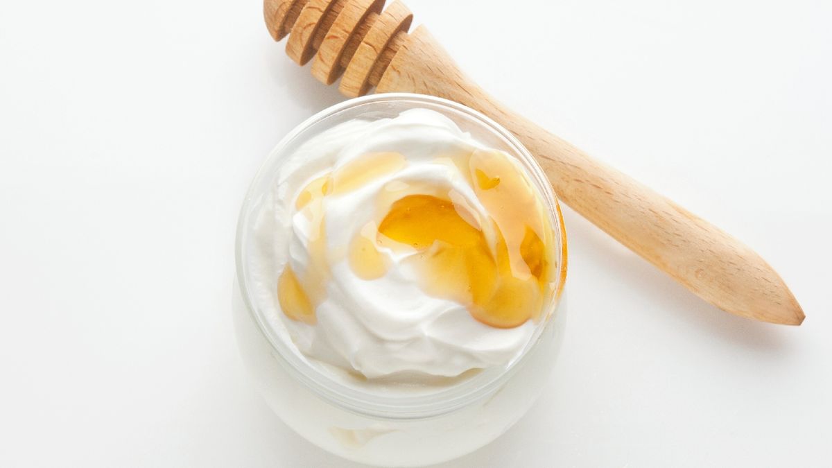 Miel y yogur natural