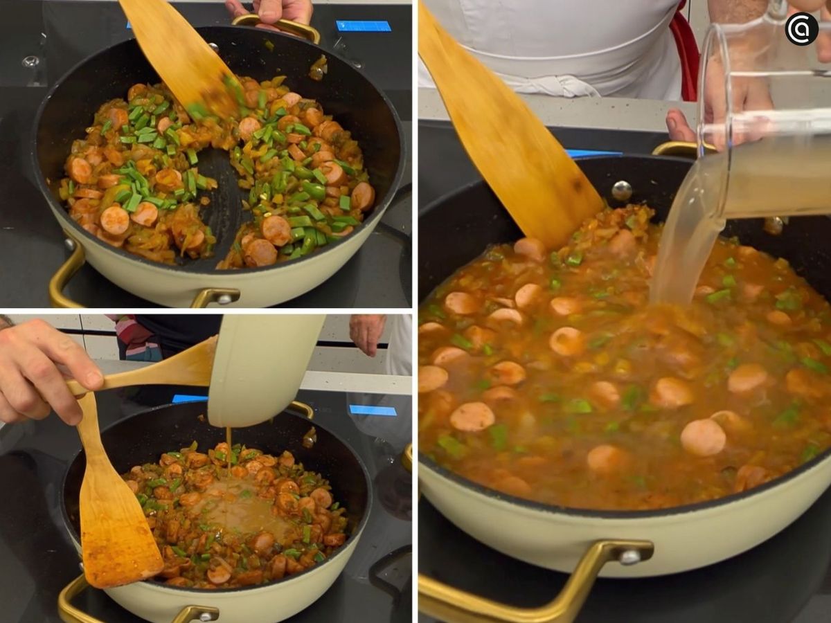 Rehoga las hortalizas, añade las salchichas, el roux y las especias, y cocina el guiso