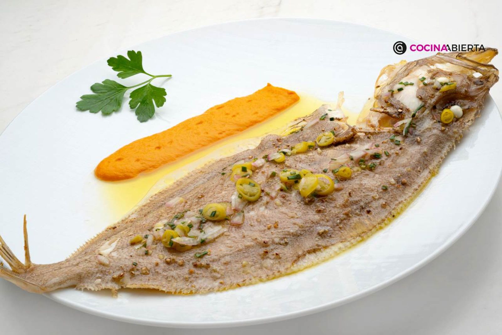 Receta de gallo al horno con vinagreta, ligera y llena de sabor Receta de gallo al horno con vinagreta, ligera y llena de sabor