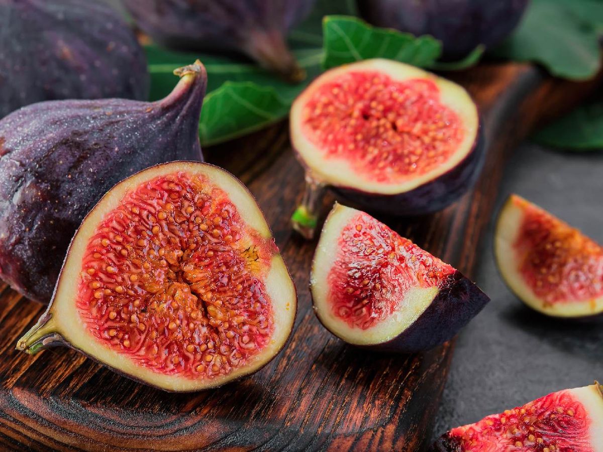 Entre las variedades más comunes figuran el higo negro, de tono morado, y el blanco, de piel clara