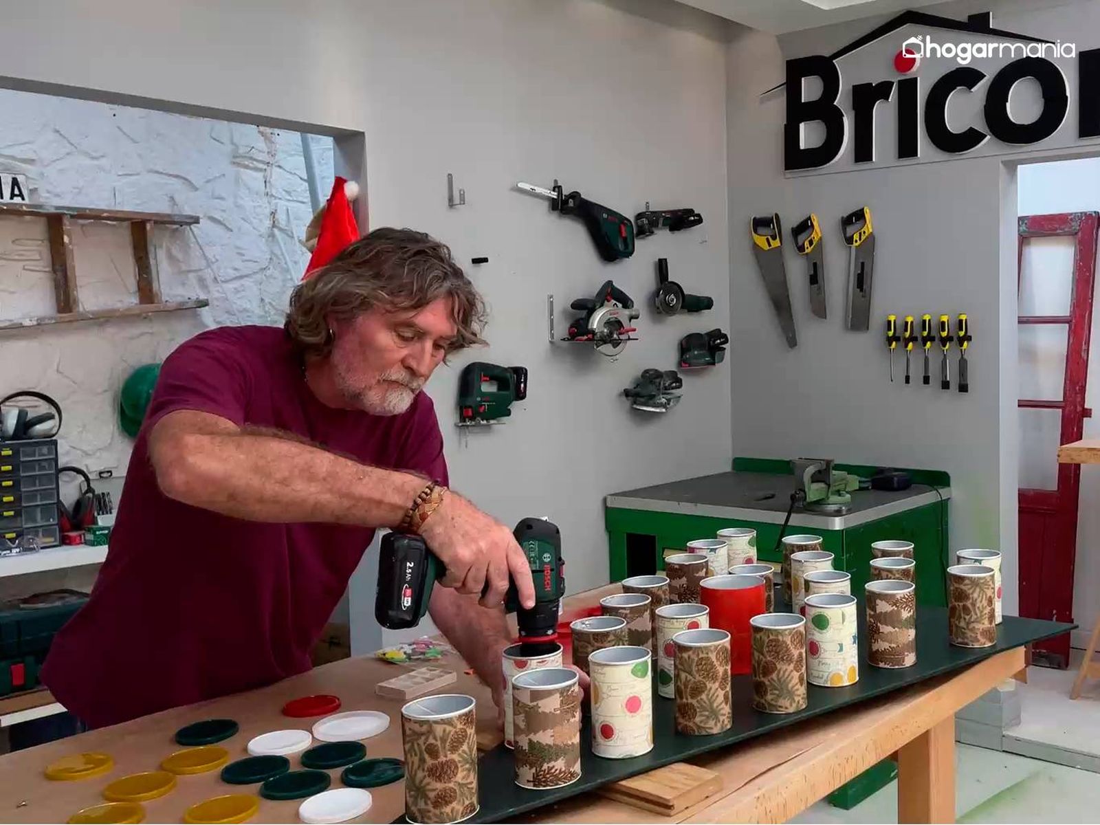 Fija los botes a la madera