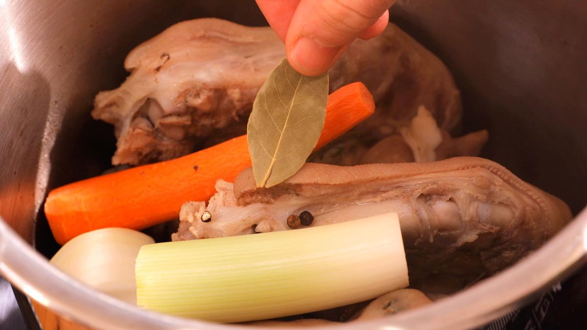 Manitas de cerdo en salsa   Paso 2