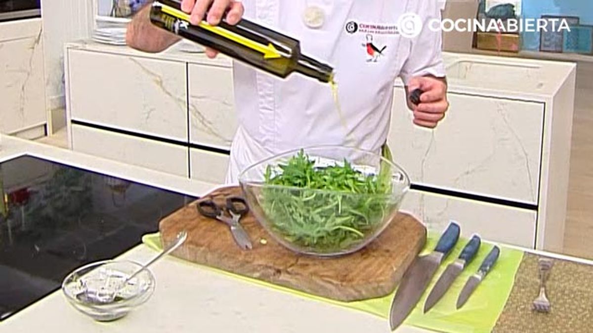 salmon a la plancha con crema aguacate y rucula receta karlos arguinano karl67440321 paso4