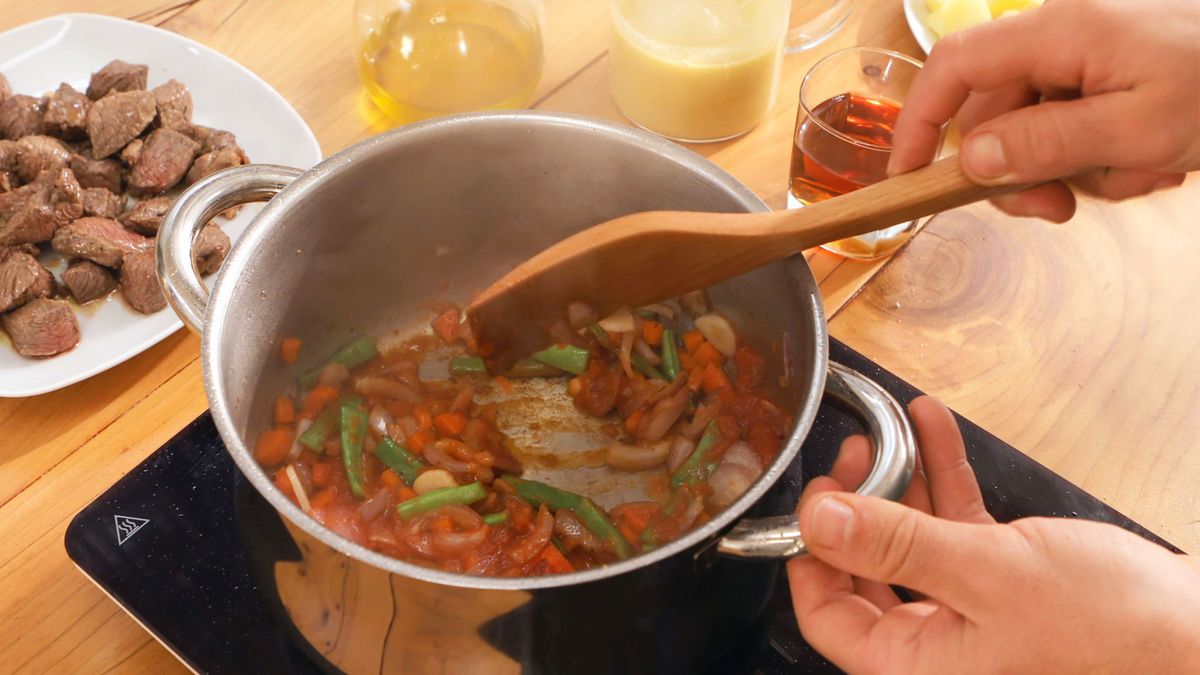 Receta de carne guisada con patatas  paso 3