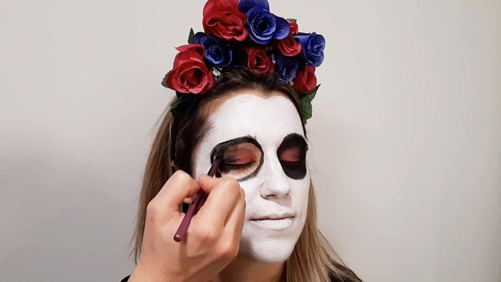 Cómo hacer maquillaje de Catrina o calavera mexicana - paso 3 Cómo hacer maquillaje de Catrina o calavera mexicana - paso 3