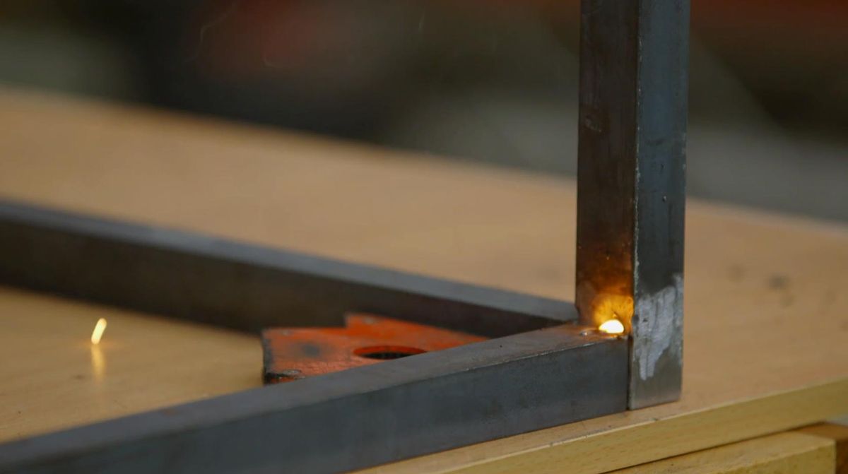 Hacer una mesa alta con estructura soldada paso 11