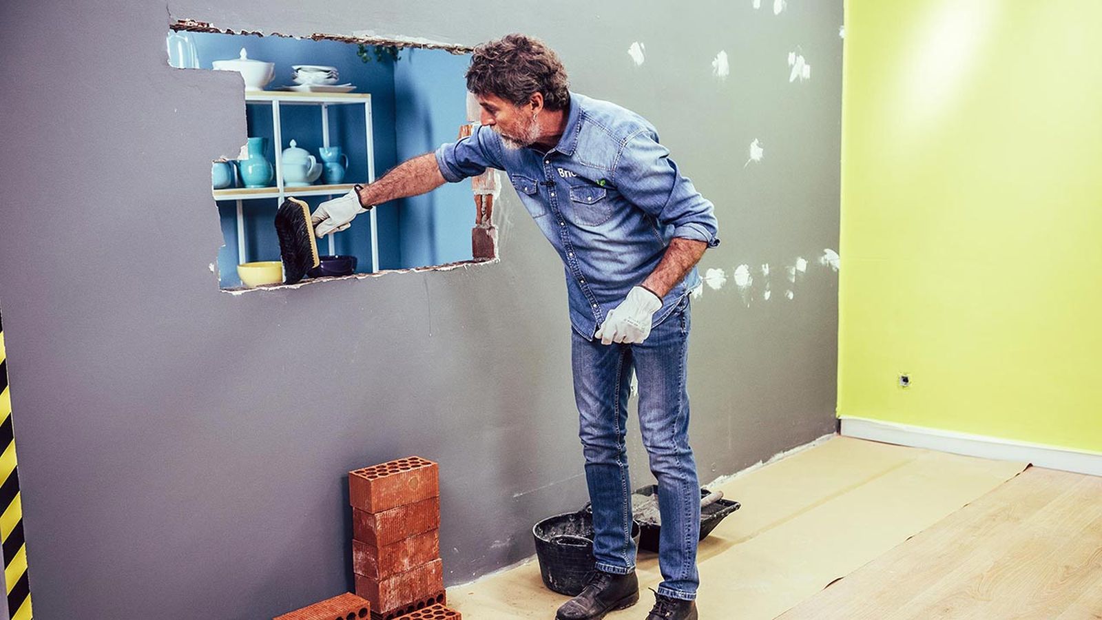 Cómo cerrar un hueco en la pared paso 4 Cómo cerrar un hueco en la pared paso 4