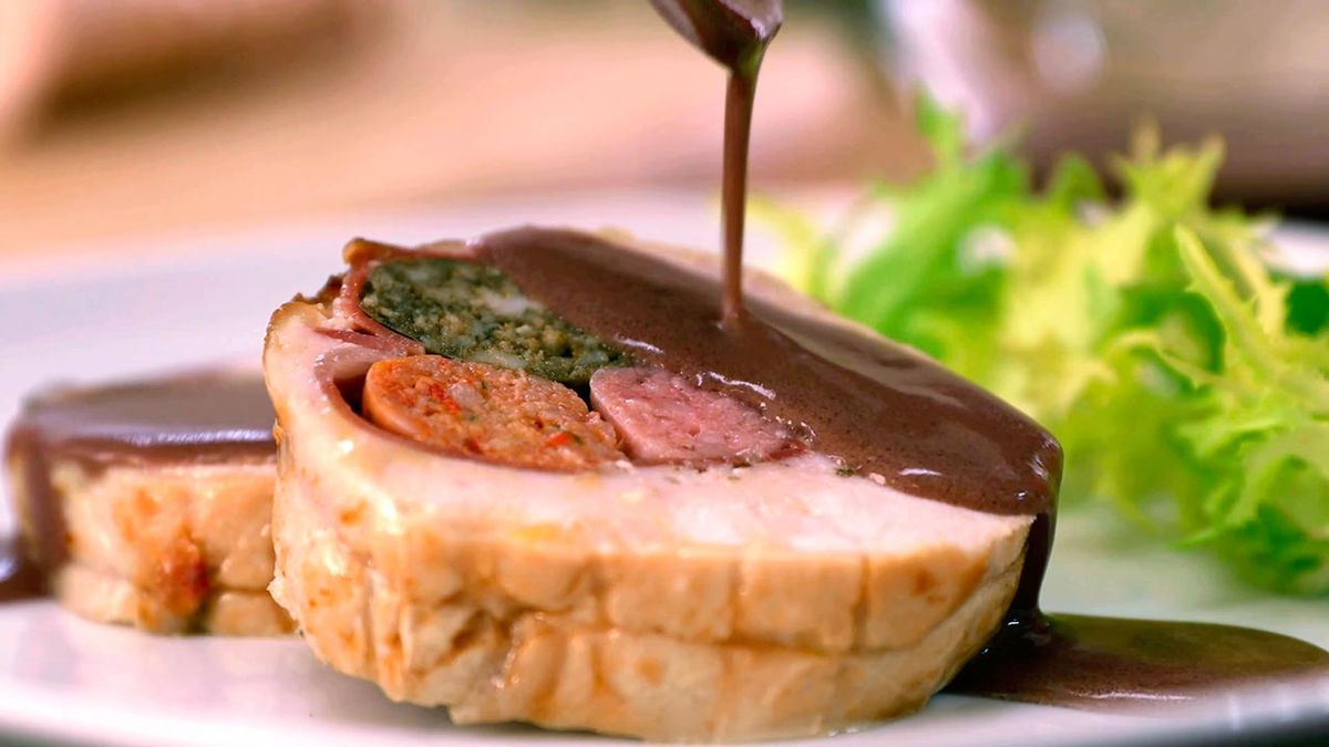 Receta de pechuga de pavo rellena con salsa de vino y ciruelas  paso 6