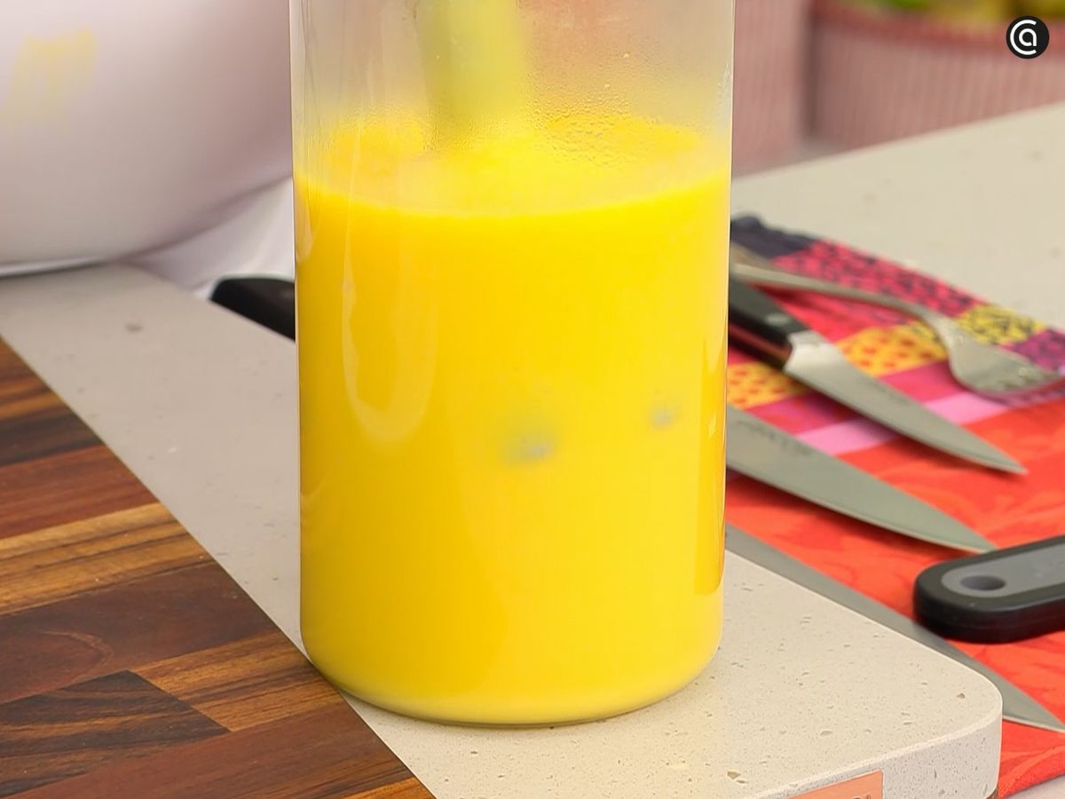 Tritura hasta obtener una salsa suave y homogénea