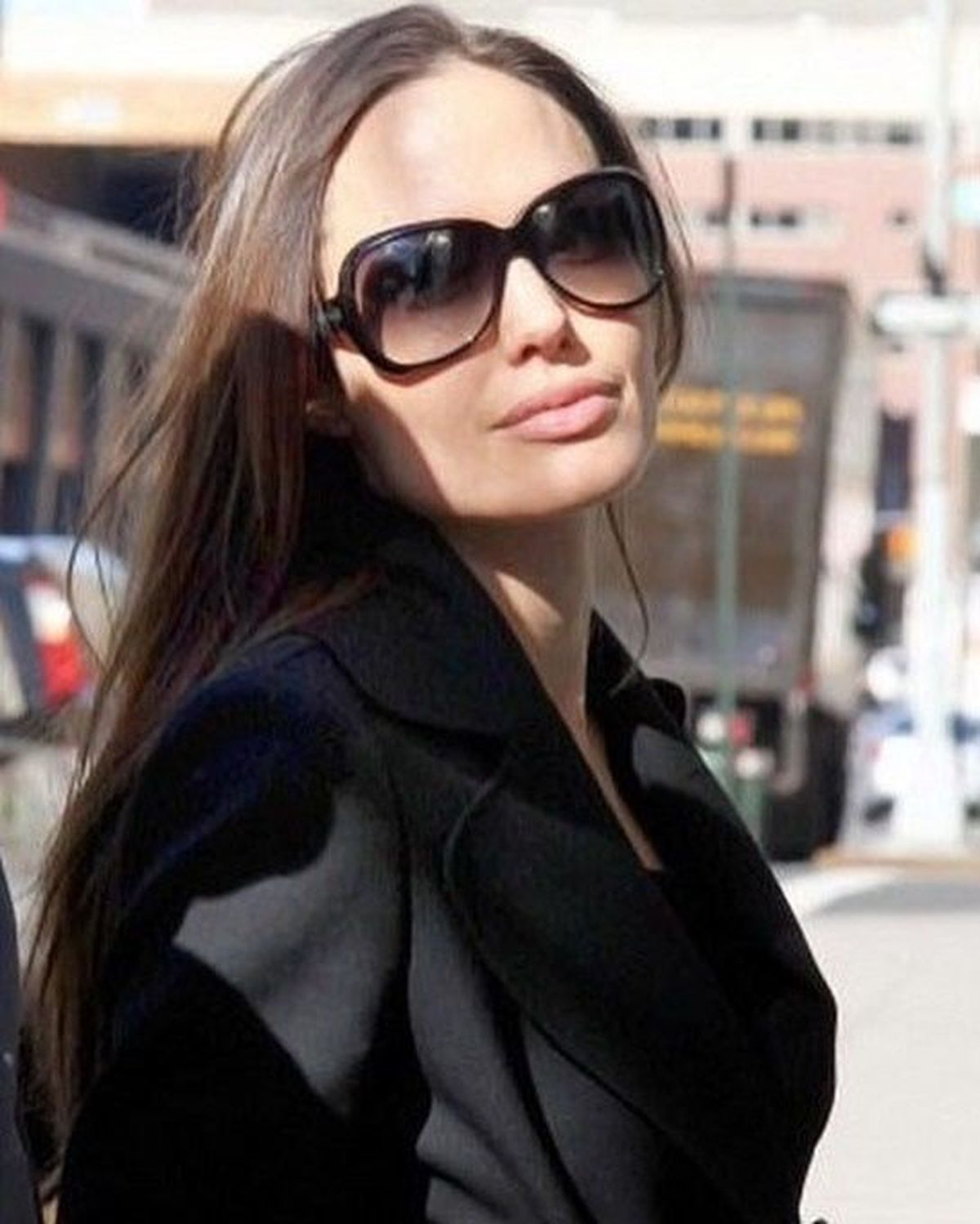 Angelina Jolie con gafas de sol XL