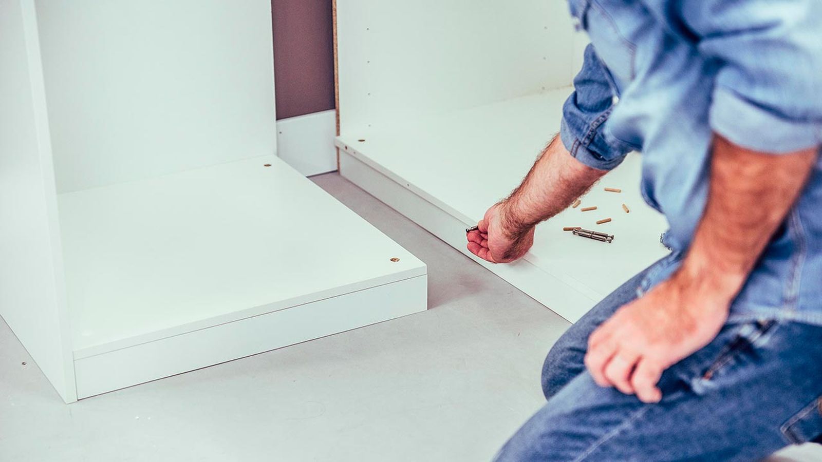 Como montar un armario en L paso 3