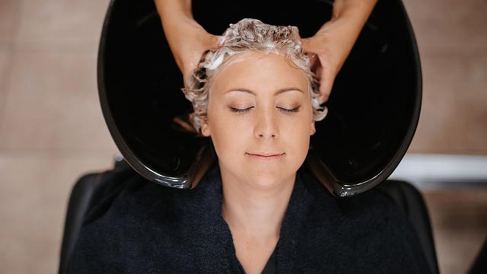 como usar aceite esencial arbol te para tratar caida cabello cuidados como usar aceite esencial arbol te para tratar caida cabello cuidados