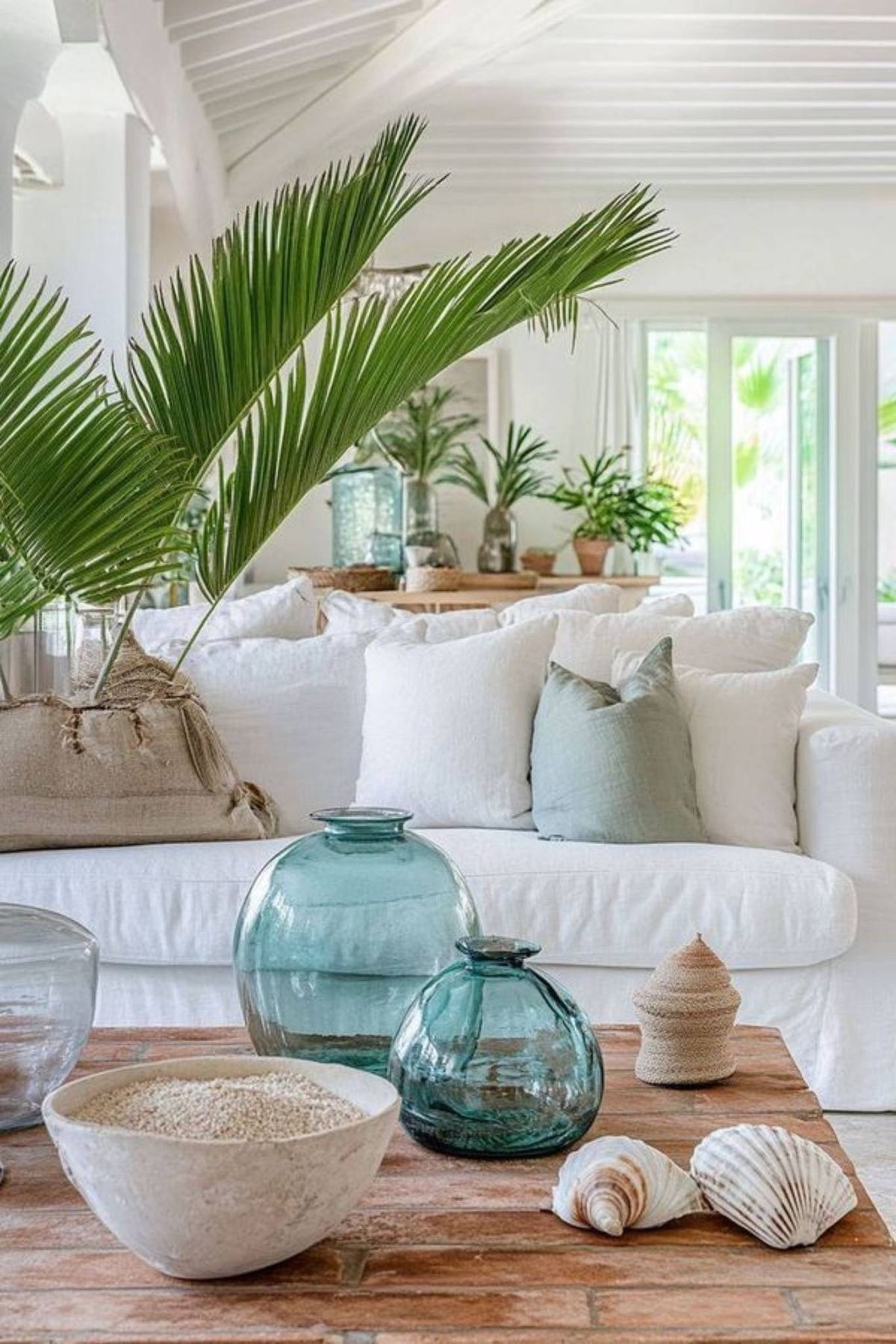 Salón acogedor de estilo coastal.