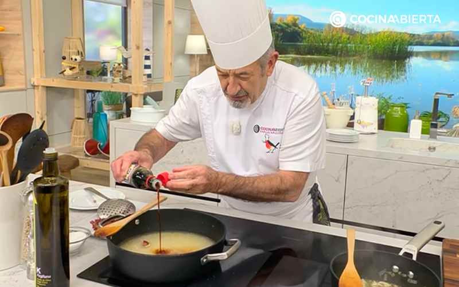 Añade la salsa de soja Añade la salsa de soja