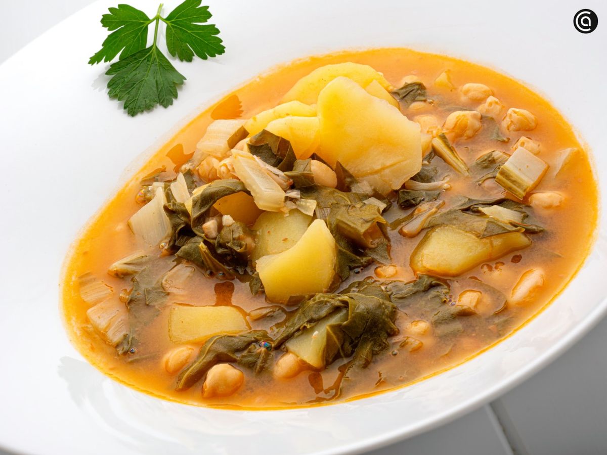 Potaje de acelgas, garbanzos y alubias, receta de Karlos Arguiñano en la olla rápida