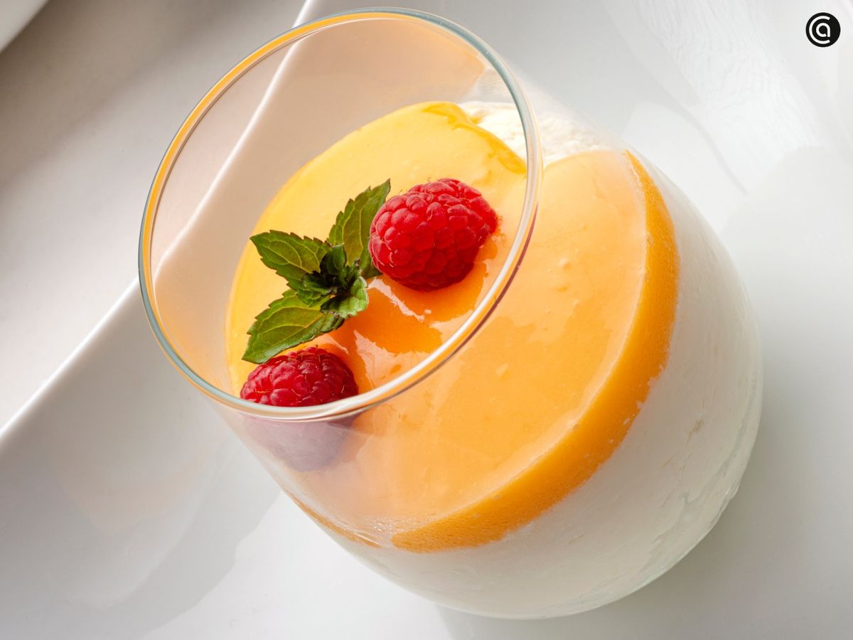 Semifrío de limón con frambuesas, receta de postre fácil de Karlos Arguiñano