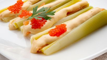 Puerros cocidos con salmón ahumado, receta de Karlos Arguiñano
