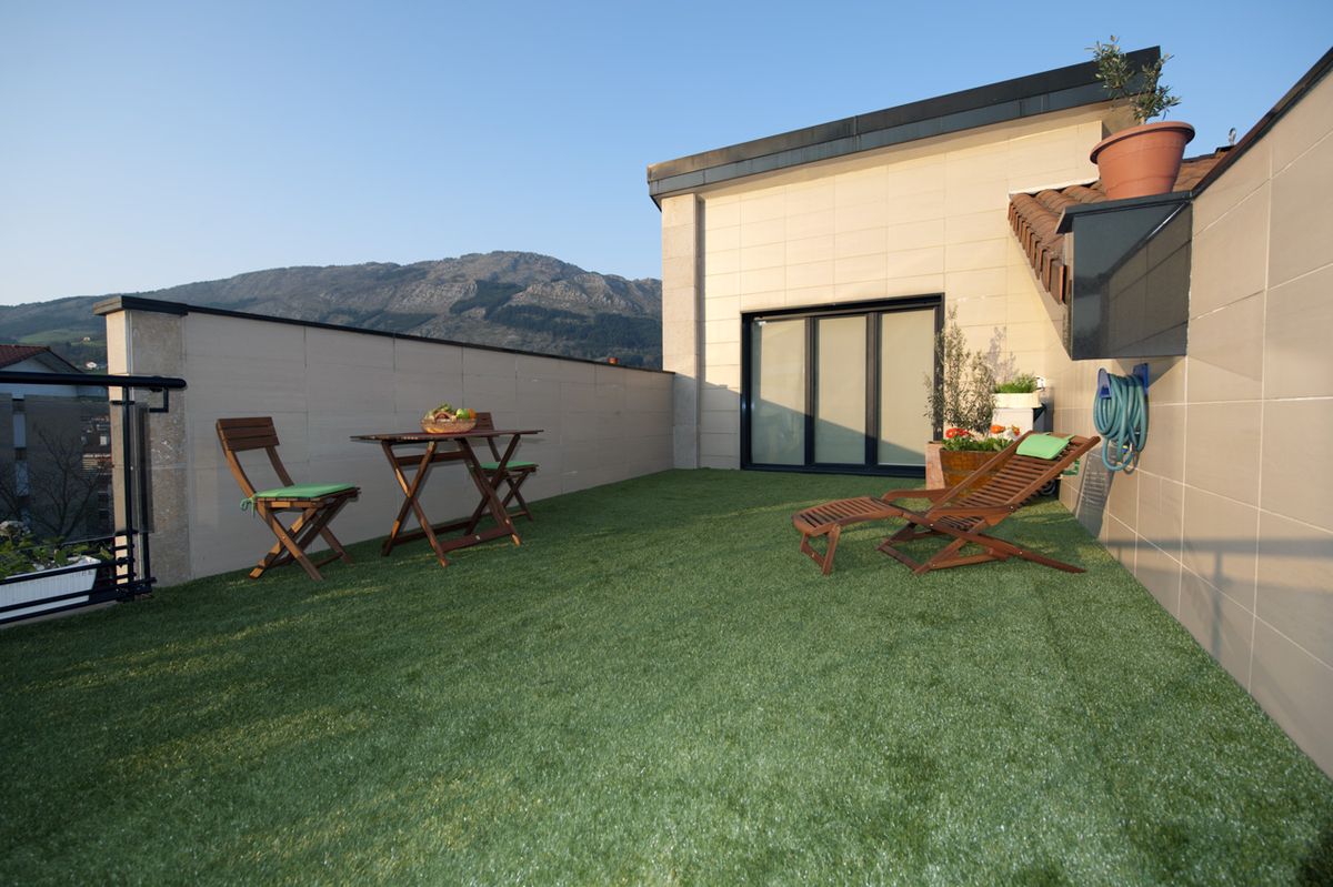 Bricomania 693 Colocar hierba artificial en terraza xl