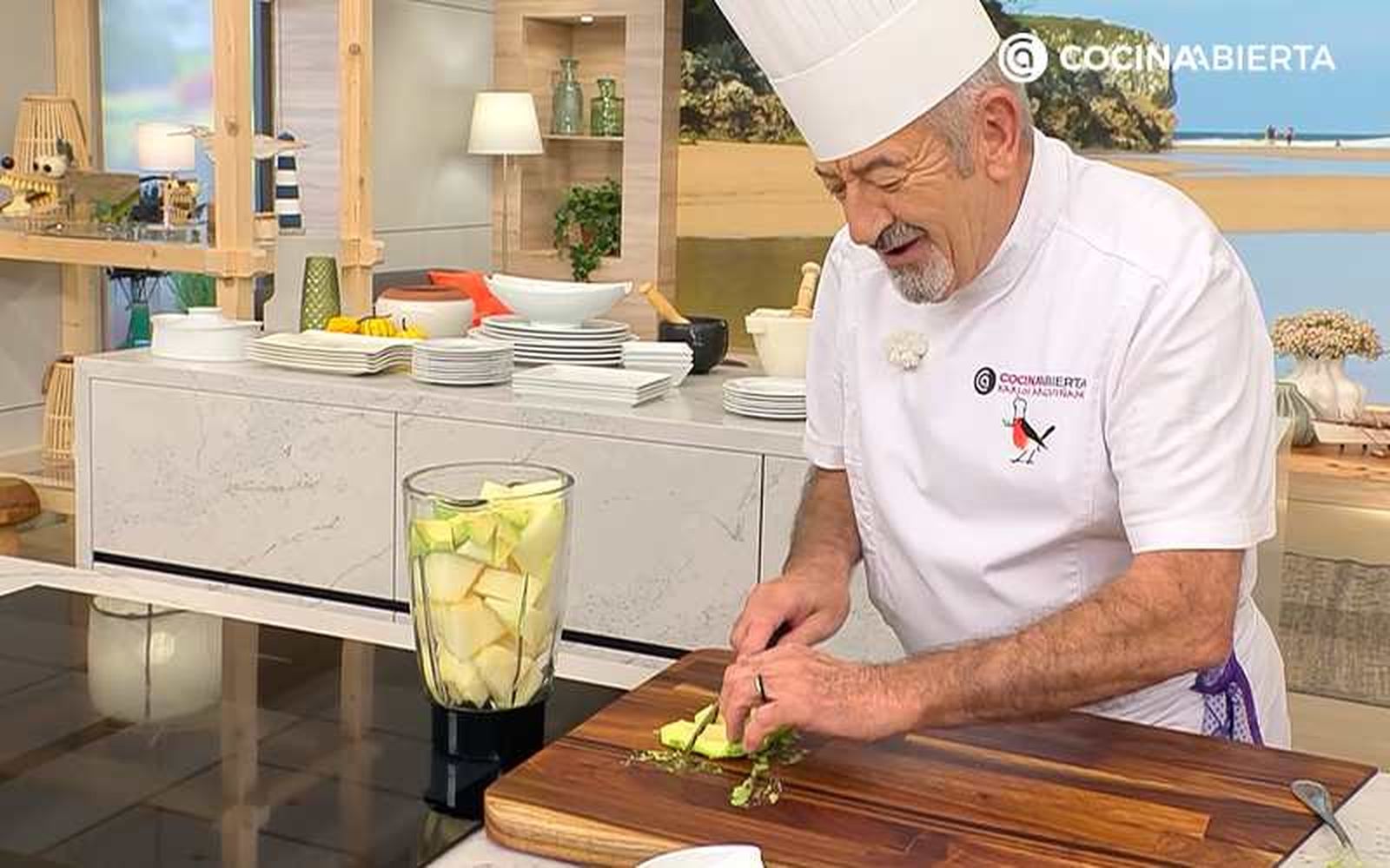 Karlos Arguiñano corta el aguacate Karlos Arguiñano corta el aguacate
