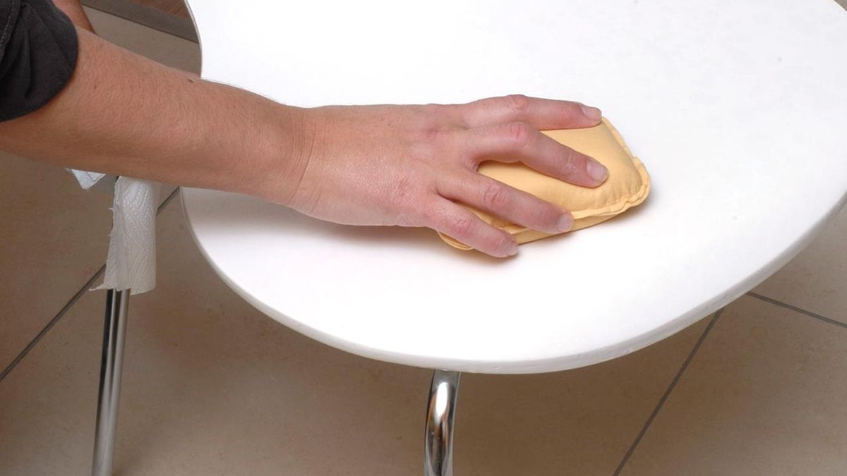 Limpieza de mobiliario de resina paso 2