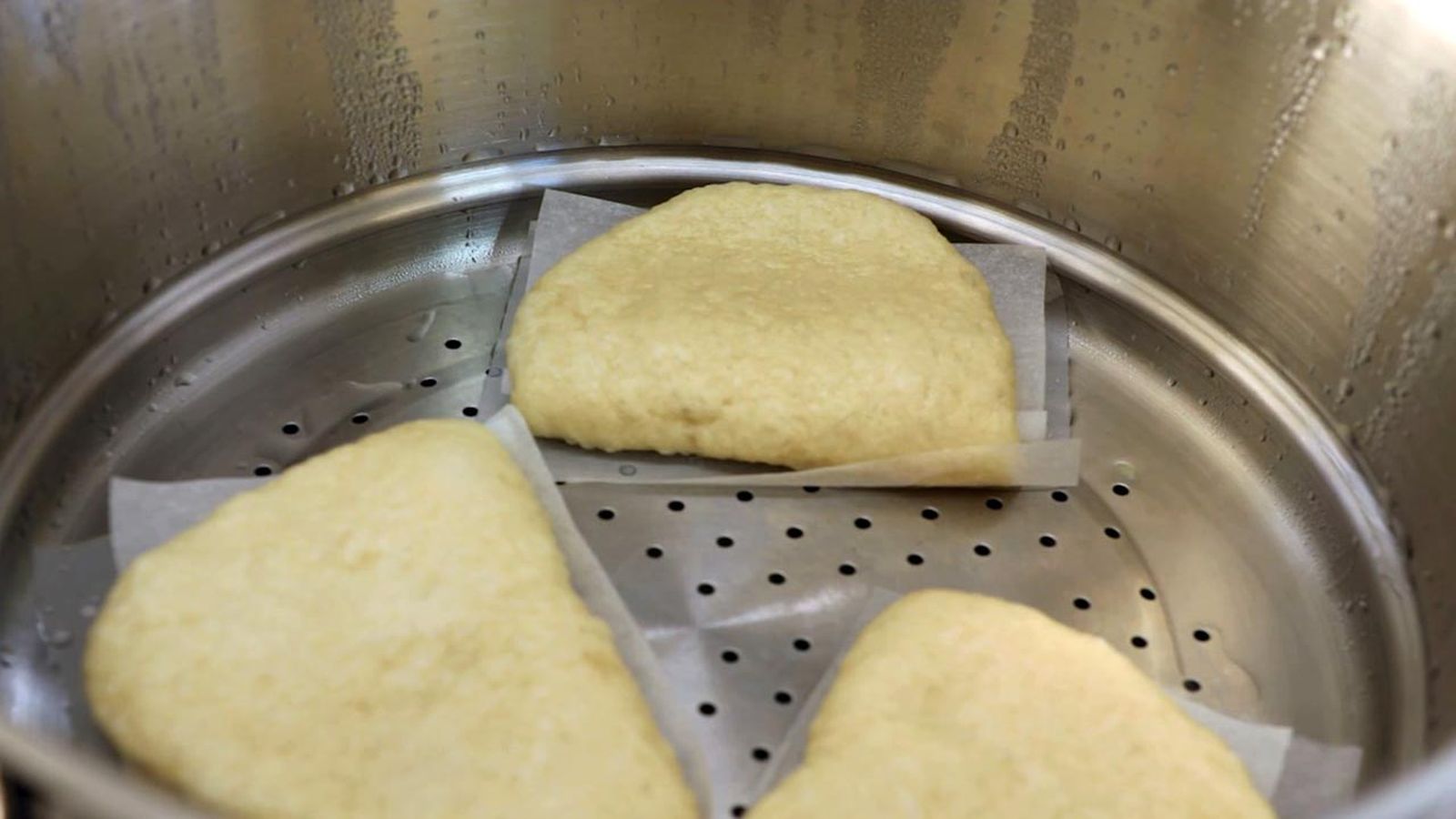 Receta de pan bao, bollitos de pan asiáticos al vapor paso 6 Receta de pan bao, bollitos de pan asiáticos al vapor paso 6