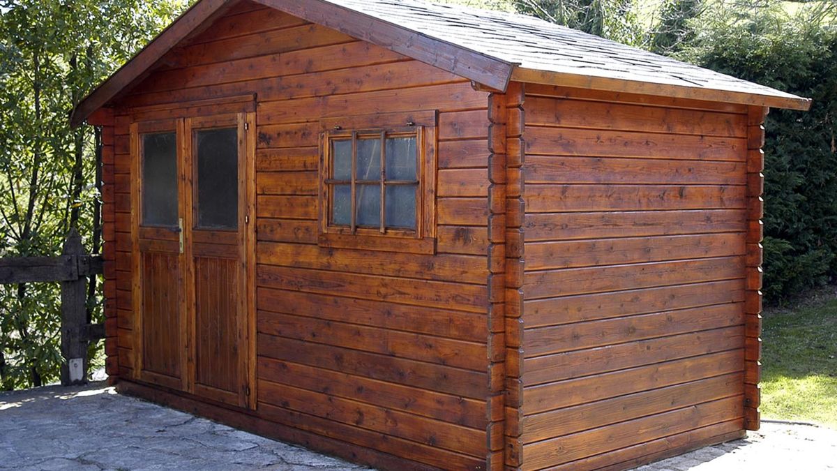 Barnizar una caseta de exterior paso 5