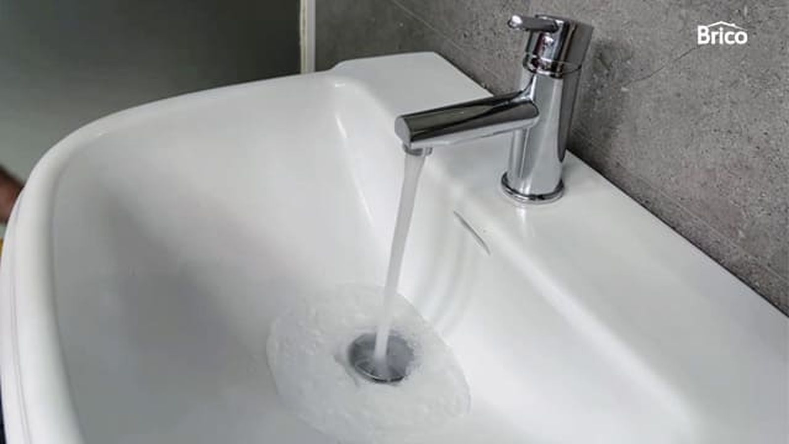 Bricomania 016 como cambiar grifo de lavabo paso13 Bricomania 016 como cambiar grifo de lavabo paso13