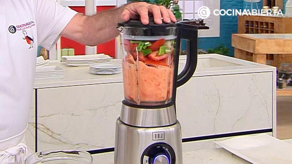 gazpacho suave sin pepino receta verano karlos arguinano karl67940321 paso3