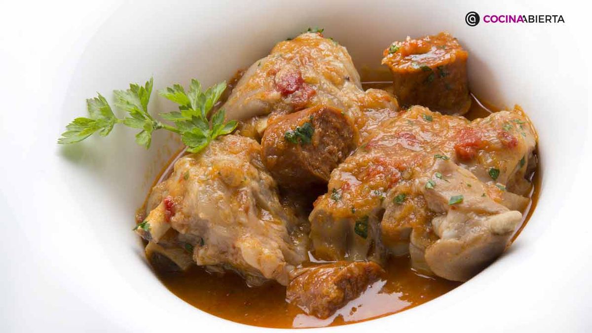 Manitas de cerdo en salsa, receta de Karlos Arguiñano