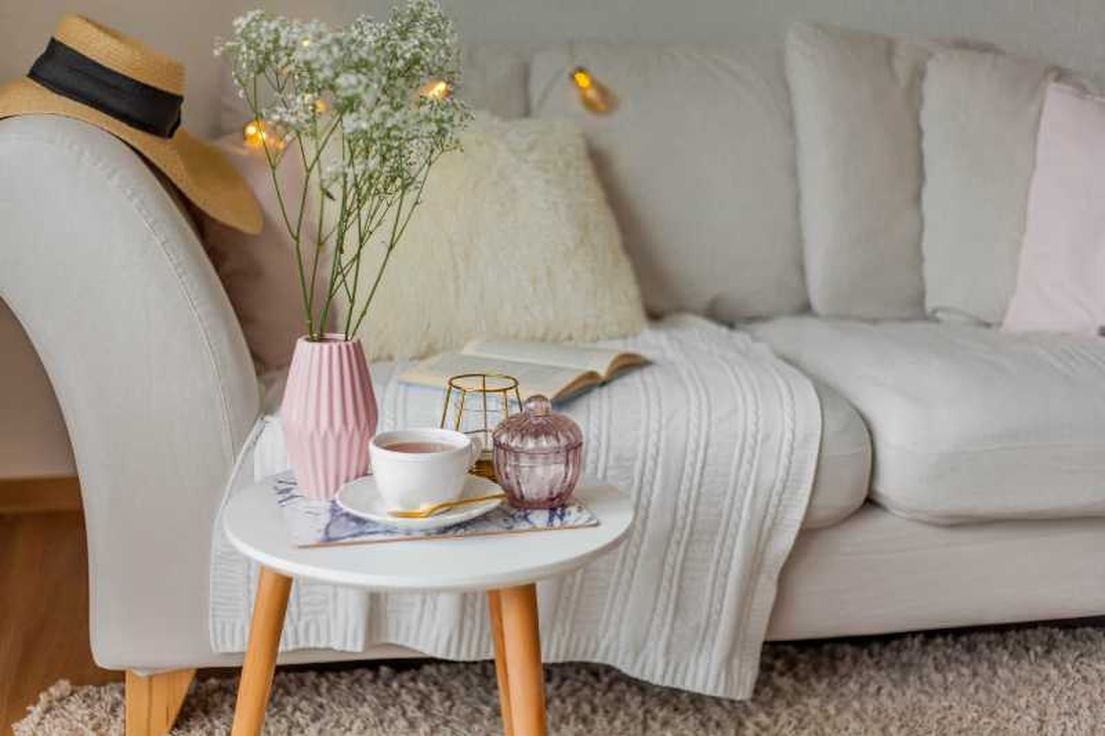 Salón acogedor con elementos con olor agradable. Salón acogedor con elementos con olor agradable.